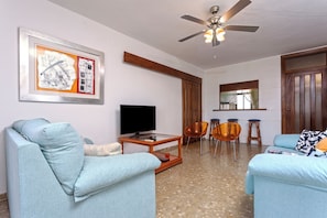 Apartment, Stadtblick | Wohnbereich