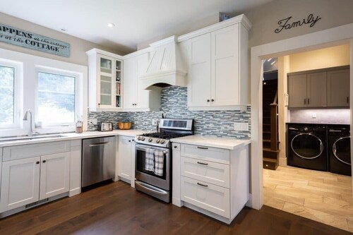 Family Cottage on beautiful Moon River, Bala, Muskoka