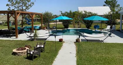 Spacious 6-bedroom house in charming Port Orange with WiFi, AC Pool