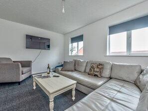 TV - Spacious City House in Telford | Pass the Keys (Telford)