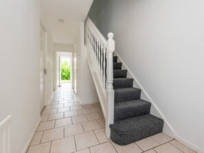 Interior - Spacious City House in Telford | Pass the Keys (Telford)