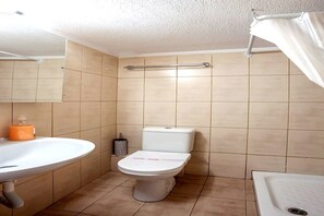 Asciugacapelli, asciugamani, sapone, carta igienica