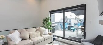 Luxury Saratoga Beach Town Home