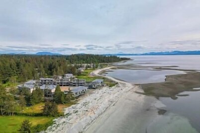 Luxury Saratoga Beach Town Home