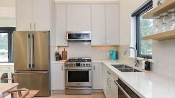 Microwave, oven, stovetop, dishwasher