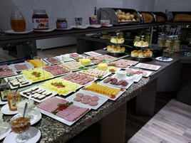 Free daily buffet breakfast