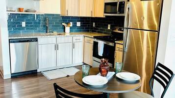 Fridge, oven, dishwasher, cookware/dishes/utensils