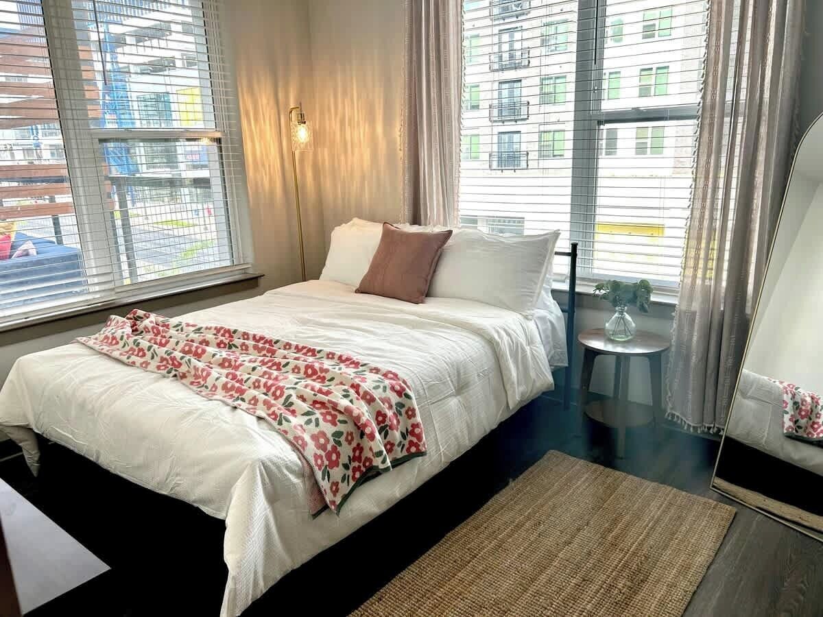 2 多间卧室、WiFi、床单