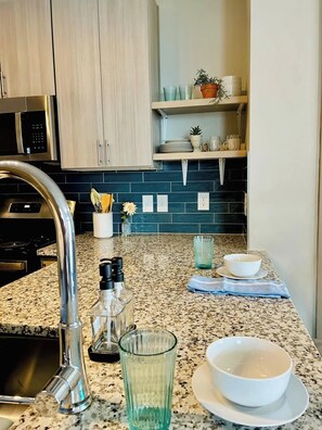 Fridge, stovetop, dishwasher, cookware/dishes/utensils