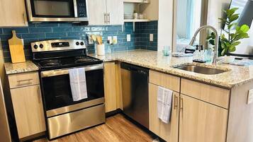 Fridge, stovetop, dishwasher, cookware/dishes/utensils