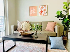 TV, offices - Luxury Midtown Apartment 01-B1 (Atlanta)