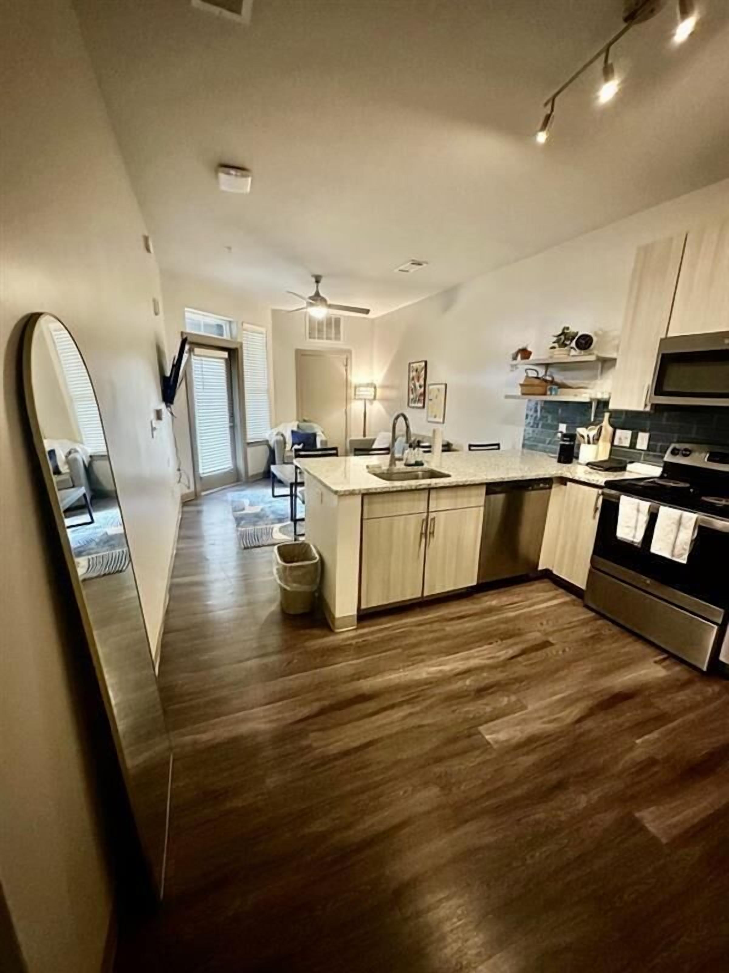 Kühlschrank, Mikrowelle, Ofen, Geschirrspüler