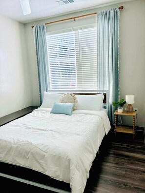 3 bedrooms, WiFi, bed sheets - Midtown Modern Apartment 04-C1 (Atlanta)