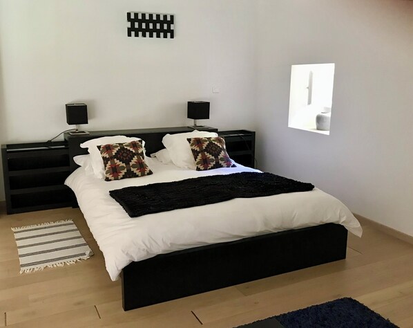 2 bedrooms, WiFi, bed sheets