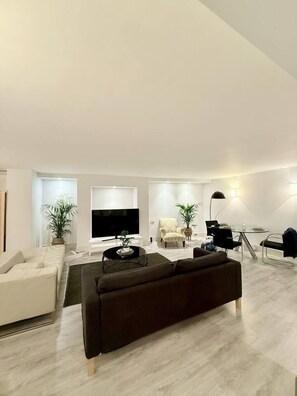 TV - Live like a local, Live like a local in the Heart of Kensington (London)