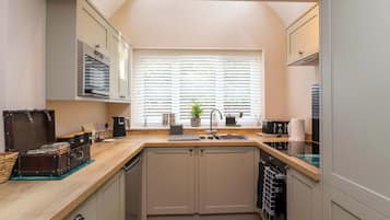 Cookware/dishes/utensils