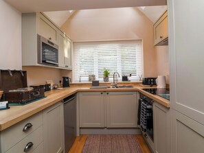 Cookware/dishes/utensils