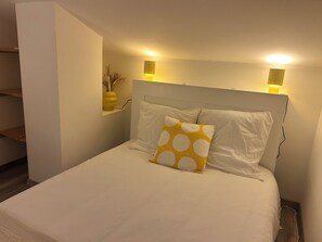 7 habitaciones, tabla de planchar con plancha y cuna de viaje 