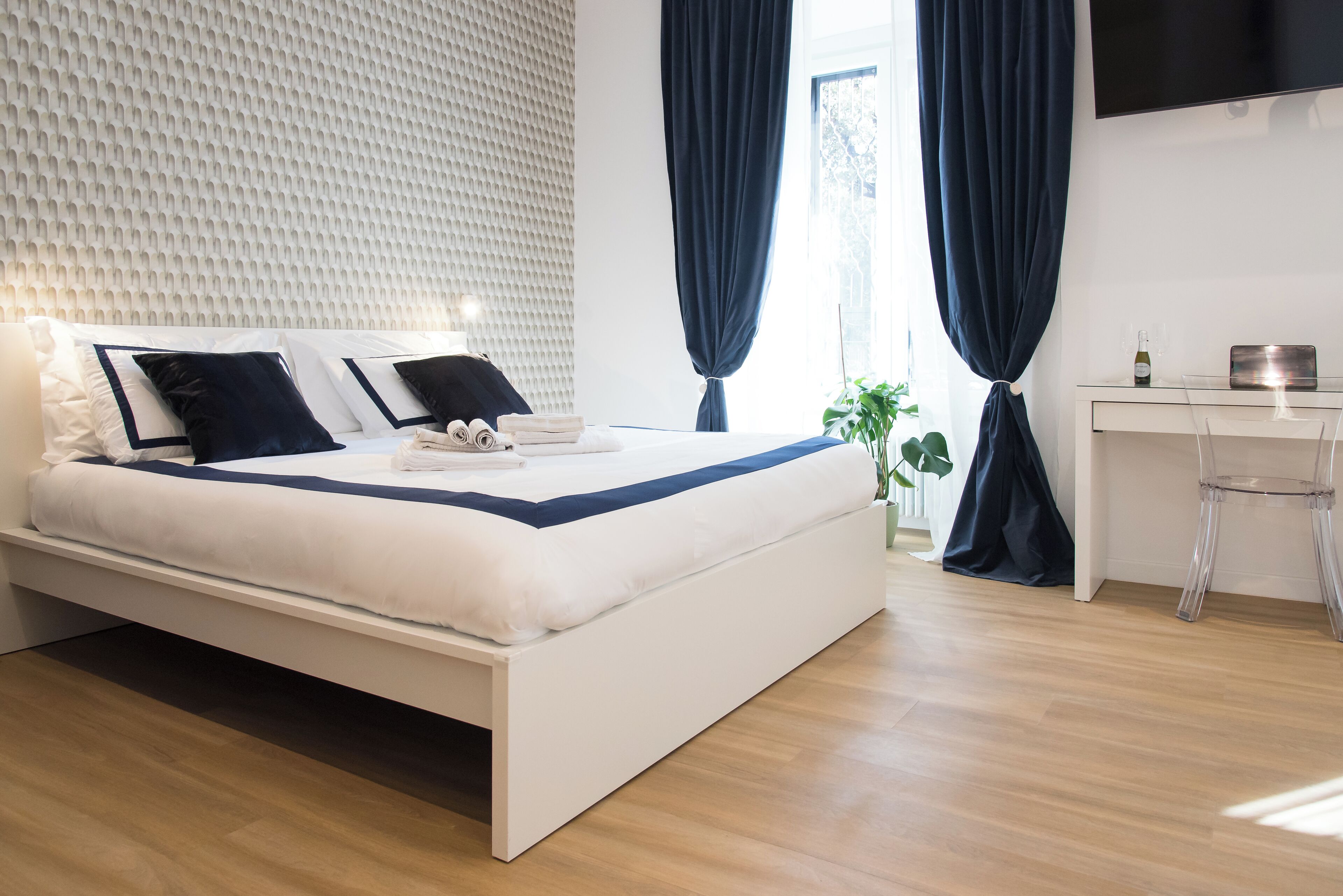 Photo - Colosseum suites by Glen