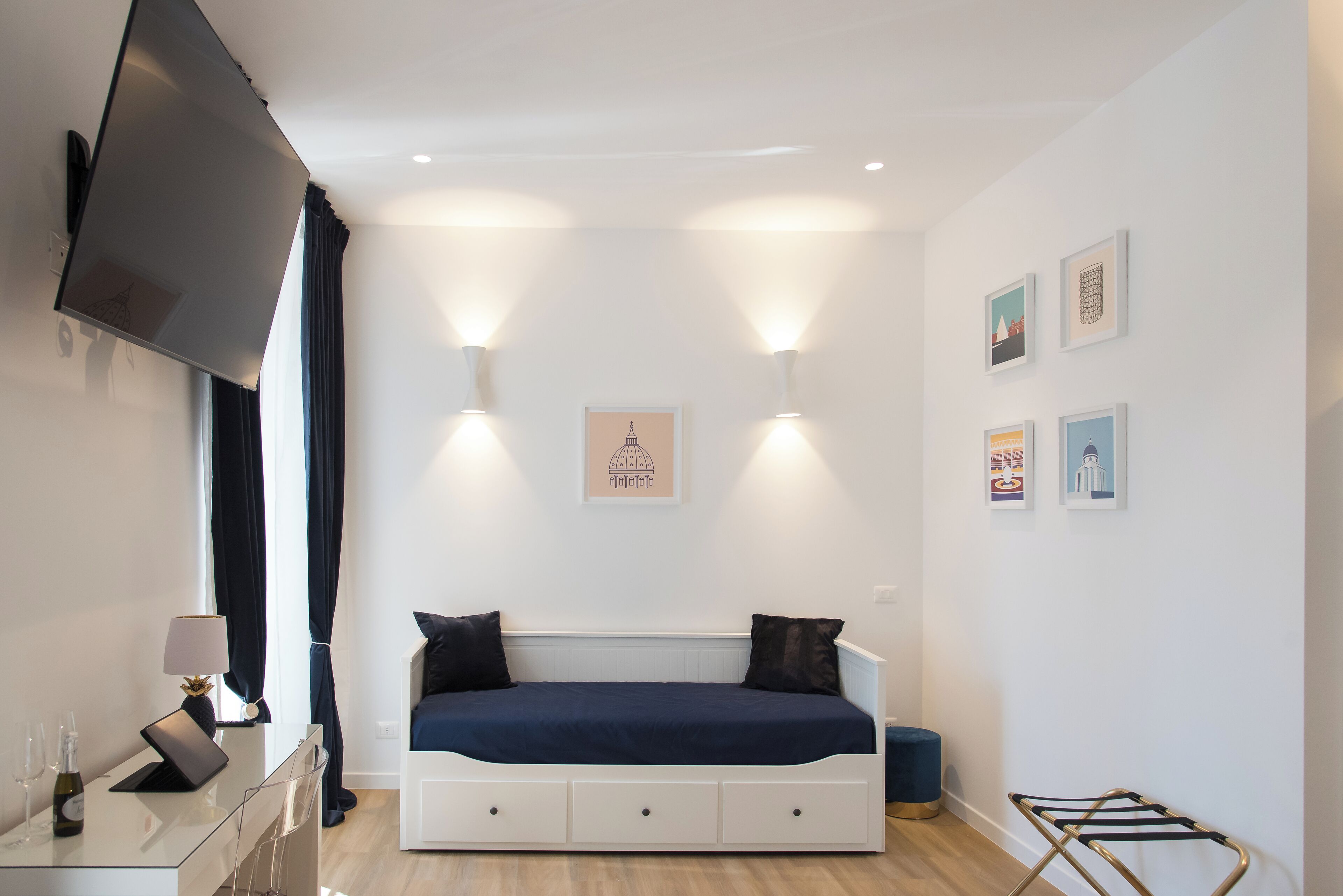 Photo - Colosseum suites by Glen