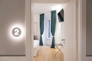 Superior tweepersoonskamer | Een bureau, een laptopwerkplek, verduisterende gordijnen