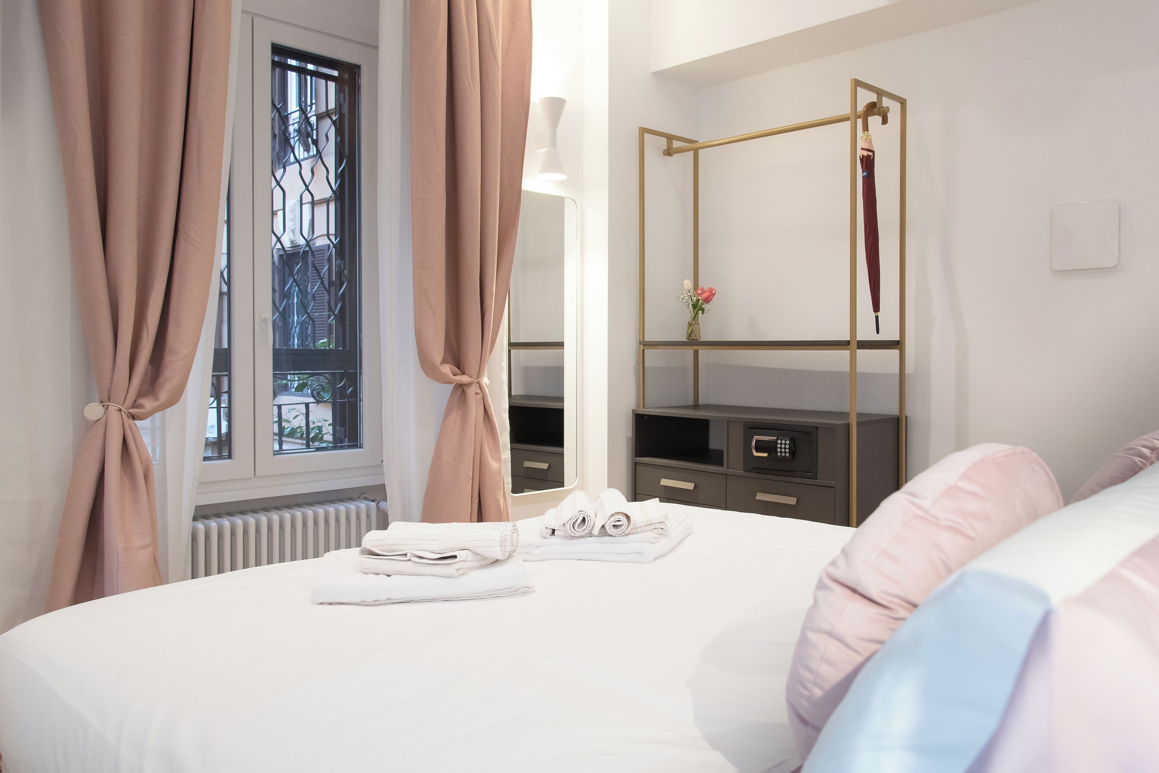 Photo - Colosseum suites by Glen