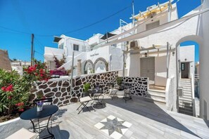 Unclassified image, 5 of 11, button - Maralex (Santorini)