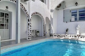 Unclassified image, 3 of 11, button - Maralex (Santorini)