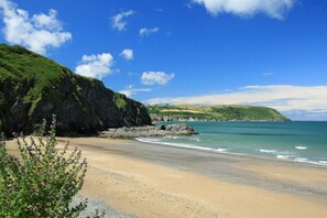 Beach - Morfan, Tresaith - Four Bedroom Cottage, Sleeps 8 (Tresaith)