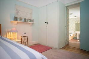 4 bedrooms, desk, iron/ironing board, travel crib - Morfan, Tresaith - Four Bedroom Cottage, Sleeps 8 (Tresaith)