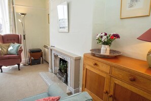 TV - Morfan, Tresaith - Four Bedroom Cottage, Sleeps 8 (Tresaith)
