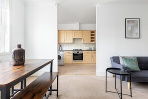 Dining - Lavish 1 Bed Flat near Broadway Market (London)