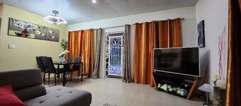 Breezy Bungalow Airport Suite