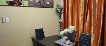 Breezy Bungalow Airport Suite