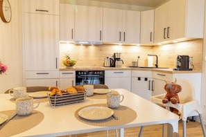 Fridge, oven, stovetop, dishwasher - Matanzas - roof terrace. Sauna. Beach chair. Exclusive & close to the sea. (Kellenhusen)
