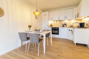 Dining - Matanzas - roof terrace. Sauna. Beach chair. Exclusive & close to the sea. (Kellenhusen)