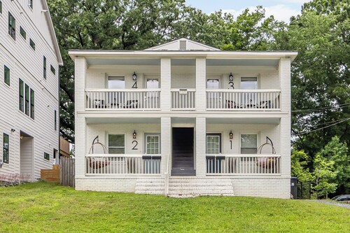 Optimist Abode 2: Chic Stay in the Queen City, walking distance to Optimist Hall