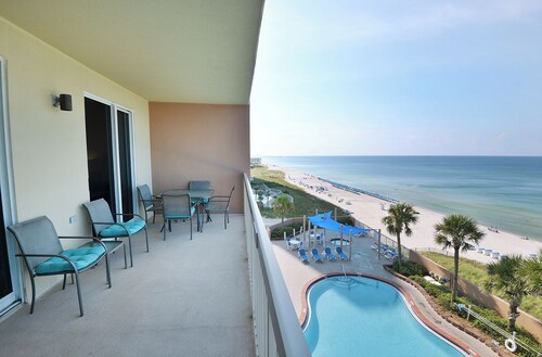 Beachfront Condo with Amazing Views and Beach Service Included!