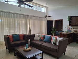 Smart TV - Tropical Escape: Luxury 3 Bed with private pool (Sosúa)