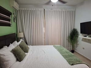 3 bedrooms, desk, travel crib, free WiFi - Tropical Escape: Luxury 3 Bed with private pool (Sosúa)