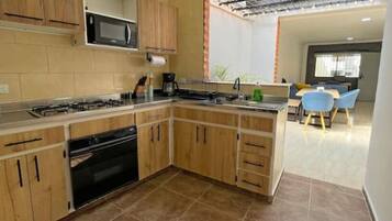 Coffee/tea maker, fridge, microwave, oven