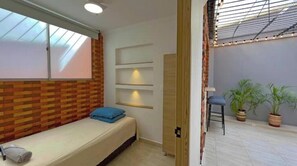 2 Schlafzimmer, Schreibtisch, Bügeleisen/Bügelbrett, Reisekinderbett