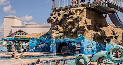 NEW! Private Pool &Hot Tub! Mins to Beach & Close to Biloxi! Poolside Bungalow!