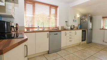 Rentaplats i utensilis de cuina, vaixella i coberteria