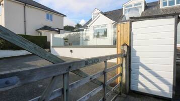 Cottage | Property grounds