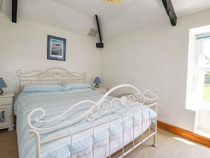 2 bedrooms, individually decorated, individually furnished, free WiFi