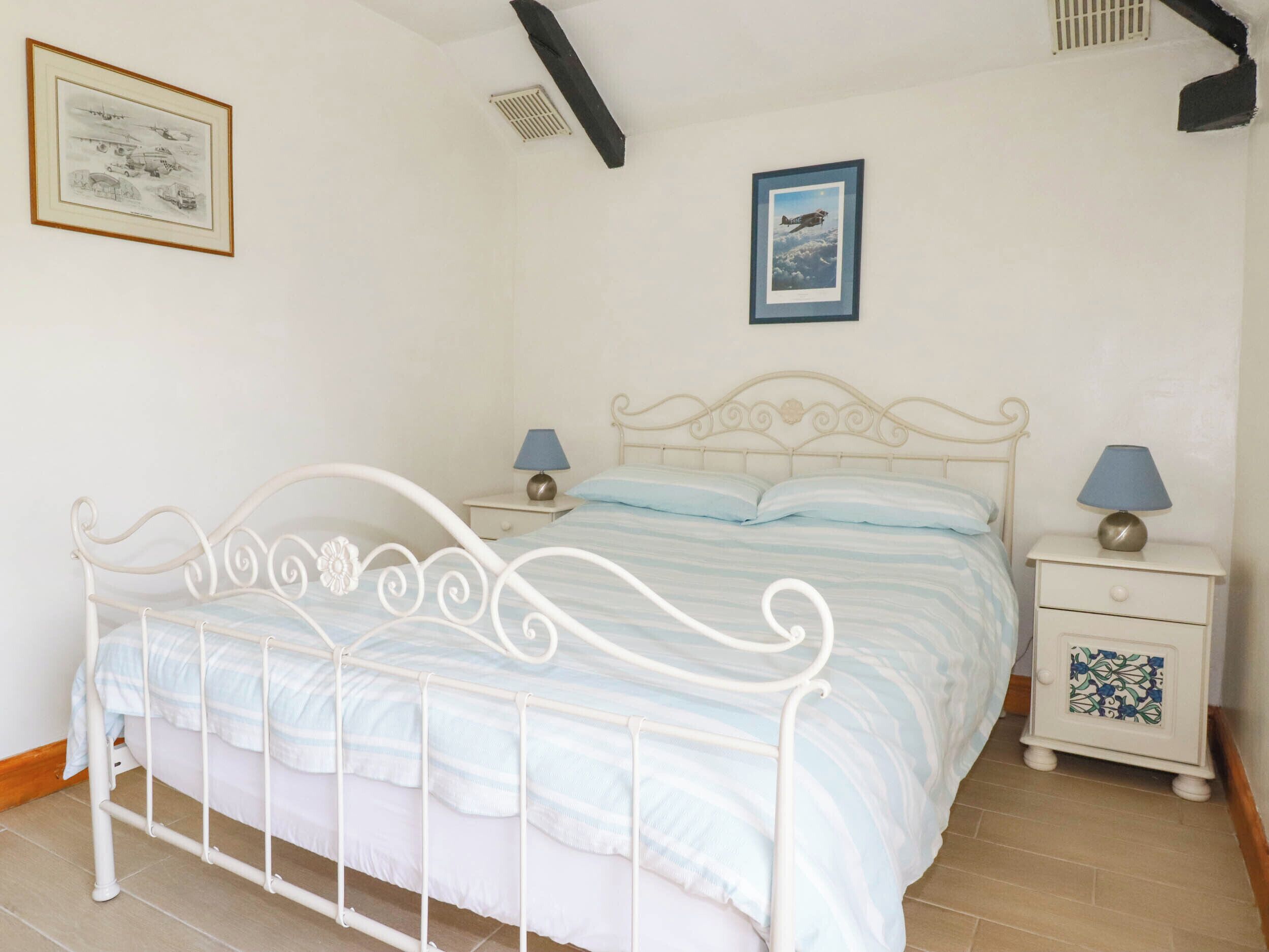 2 bedrooms, individually decorated, individually furnished, free WiFi
