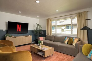 Smart-TV, Kamin, Arbeitsbereiche