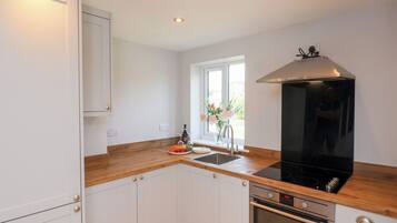 Cookware/dishes/utensils