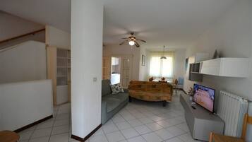 Villa, 3 Bedrooms, Patio, Garden View | Living room